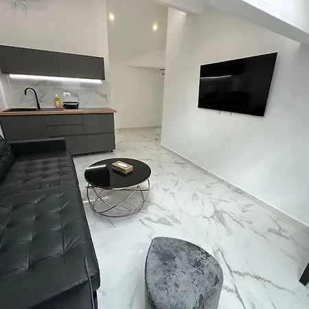 Cozy In Center Apartment *